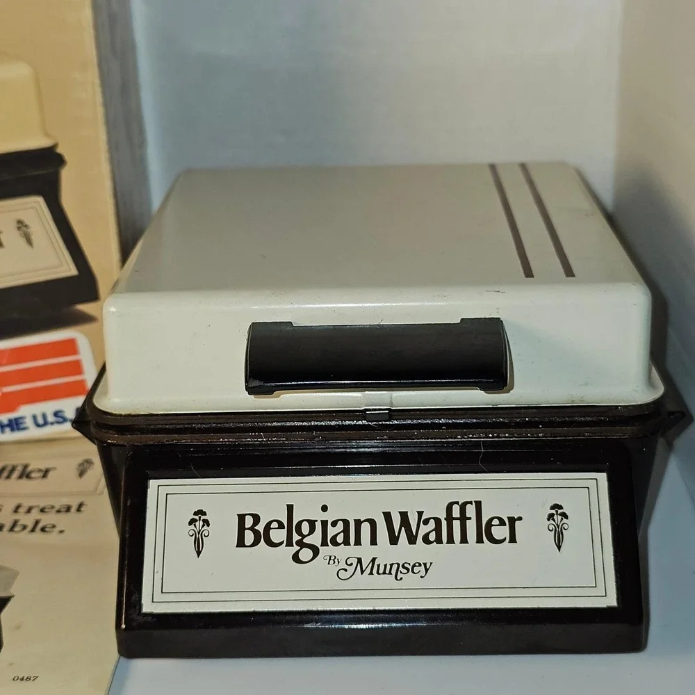 MCM Munsey Belgian Waffler Vintage‎ Electric Waffle Maker BW-2 White Made USA